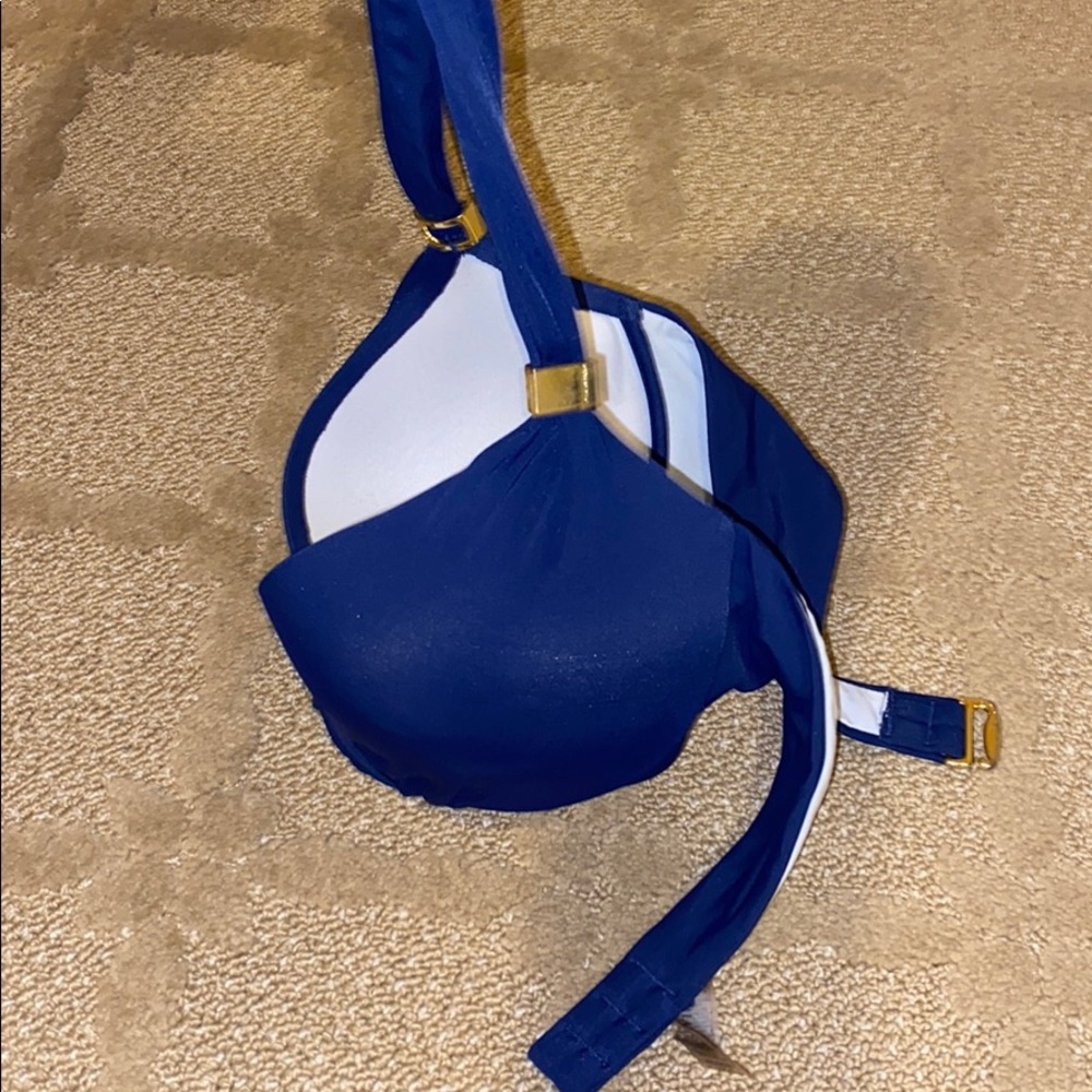 Bikini - Picture 3 of 3